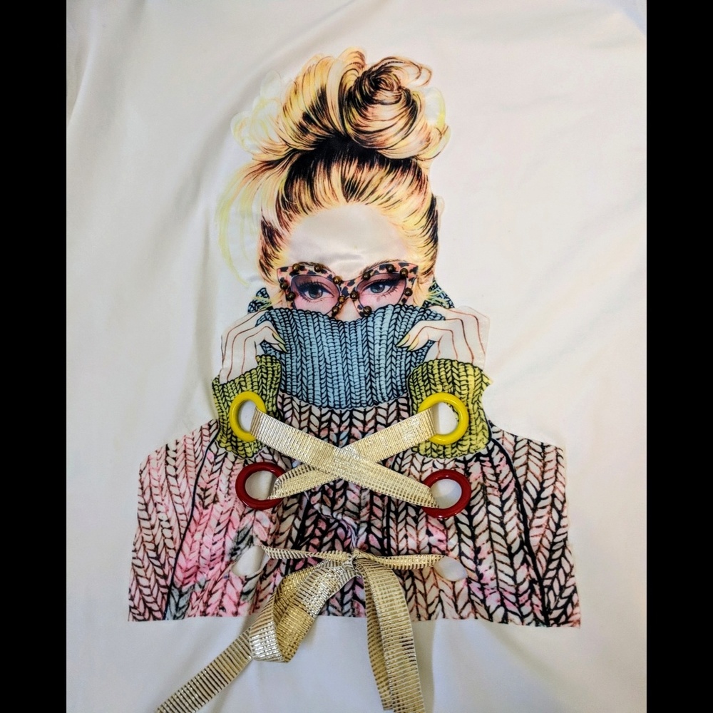NWOT MARCO LIGHT DECORATIVE LADY TOP SIZE MEDIUM